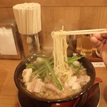 濃厚豚骨醤油ラーメン ブタシャモジ - もつニラソバ（麺）