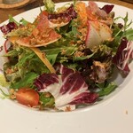 イタリアンバル flat - ごく普通のサラダ