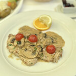 PIZZERIA RISTORANTE BACCO - 料理写真:①豚肉のメダリオンと新鮮なキノコのクリームソース添え18.5€≒2041円