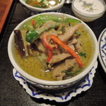 バンタイ - 鶏肉とナスが満載