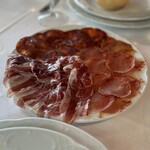 Almiketxu - ①ハモンセラーノ(生ハム)盛合せ