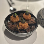 Arzak - ①ホウボウの衣揚げ リーキソース