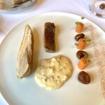 Restaurant Aurum - ⑦ホロホロ鳥の胸肉ともも肉、オマールのベアルネーズソース、人参ピュレとカリカリに焼いた栗