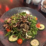 Käfer - ①森と草原のサラダ(フリゼレタス、チェリートマト、フライドマッシュルーム、穀物、キュウリ) 17€≒2703円