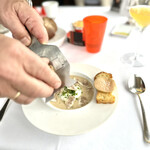 L'Eau Vive - ⑧セップスープ、フォアグラ、農場のポーチドエッグ、トーストしたブリオッシュ(+追加白トリュフスライス)