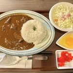 カレー喫茶 レトロ - 牛すじカレー、生卵トッピング