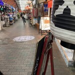 目黒 ながもと - この並びにあります。