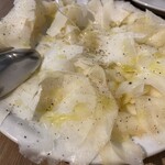 TAVERNA BARBONE - 洋梨とペコリーノロマンチーズのカルパッチョ