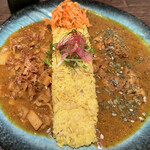 スパイシーカリーハウス半月 - 2種盛り、チキンとオレンジポーク