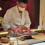 千葉たかおか - 鯖を炙る高岡さん