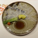 Shibuya Fugu Tatsu - 1人ずつ個別皿で美しく提供して下さるのが嬉しいてっさ。