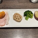 フォルトゥーナ - お野菜3種のディップ&自家製ハムとフルーツ