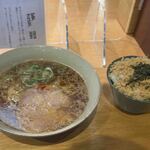 Mendokorosabou fuku - 熟成醤油ラーメン880円＋そぼろ飯300円