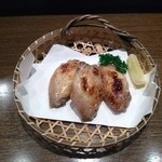 柚 - 人気メニューの手羽先の塩焼き　580円