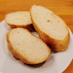 Harappa - スパゲティソースにつけて食べるパン ¥110