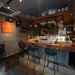 AJILLO - カウンターメインのスタイリッシュな店内