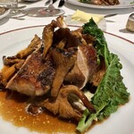フランス料理研究室 アンフィクレス - ホロホロ鶏のロースト