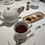 フランス料理研究室 アンフィクレス - ❾紅茶、お茶菓子