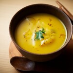 Sushi Haku - 甘くてほっくりとしたサツマイモを使った茶碗蒸しには、上から特製の餡がかけられ、さらに豊かな味わいを引き立てます。