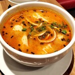 彩華 - トムヤムクンスープワンタン