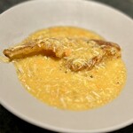 イチリン ハナレ - ❻フカヒレ
      ～焼いたフカヒレに上海蟹がたっぷりと入ったトロトロの鶏白湯スープが素晴らしい。焼き加減が良い塩梅であり表面はパリパリの仕上がり。