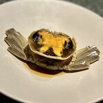 ❶上海蟹雌
          ～イチリンハナレの生上海蟹雌の紹興酒漬けは大好物。そのためにこちらに伺うと言っても過言ではないかな。紹興酒の漬け具合が絶妙な塩梅。