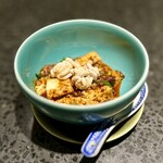 イチリン ハナレ - ⓫麻婆豆腐
      ～白子入りの麻婆豆腐、ご飯、搾菜、大根紹興酒漬け。シビレと旨みのバランスが素晴らしくご飯との相性が凄い。ほのかな辛みに白子の甘みのバランスにフリーズしました。ザーサイと大根の旨さにも驚き、
