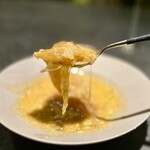 イチリン ハナレ - ❻フカヒレ
      ～焼いたフカヒレに上海蟹がたっぷりと入ったトロトロの鶏白湯スープが素晴らしい。焼き加減が良い塩梅であり表面はパリパリの仕上がり。