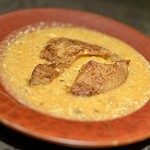 イチリン ハナレ - ❻フカヒレ
      ～焼いたフカヒレに上海蟹がたっぷりと入ったトロトロの鶏白湯スープが素晴らしい。焼き加減が良い塩梅であり表面はパリパリの仕上がり。