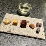 イチリン ハナレ - ⓮茶菓子～東方美人クッキー、白胡麻キャラメル、山椒ガトーショコラ、ピーカンナッツ、マカデミアンナッツ、スペインレーズン。