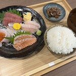 Assorted sashimi set