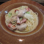 カフェ・ラ・ファミーユ - カキ、白菜、ベーコンのクリームソースのスパゲッティーニ単品（１２６０円）