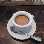 カフェ・ラ・ファミーユ - エスプレッソいんイタリア製カップ＝おしゃれ＆おいしい