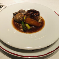 フレンチ割烹 宿 - 子羊とフォアグラのパイ包焼き、ラフランスのキャラメリゼ添え