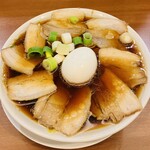 濃厚中華そば 佐とう - チャーシュー中華そばと半熟玉子