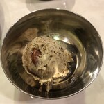 カリ～ アンド スパイスバル カリ～ビト - フムス（ナッツ、ドライイチジク、オリーブ）