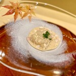銀座 しのはら - ❶虎河豚の白子和え 〜綺麗な器には虎河豚の白子だった。濃厚な白子をシンプルに酸味ある和え物に。温めると蕩ける食感と味わいが交錯して美味い。