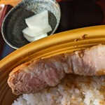 とんとん農場レストラン - 薄ピンクのステーキ、一口貰いました♡