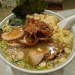 Ramenyanisshoutei - 支那竹叉焼雲吞麺　1680円　+　麺中盛り　110円