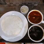 横浜ボンベイ - カレー２種セット１６００円