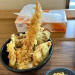 蕎麦ダイニングそばの里 - ミニ天丼♬
            海老･ニシン･茄子･イカ
            ピーマン･さつまいも
            レンコン･かぼちゃ✩.*˚
            