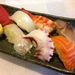 寿司の居酒屋 甚 - にぎり盛り合わせ　八ヶ　950円
