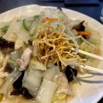 Shineirou - 熱々で野菜たっぷり具沢山な餡の下にはﾊﾟﾘﾊﾟﾘの麺が。