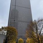 カフェ・ハイチ - 野村ビル側から見たセンタービル外観。ちなみに野村ビルにはカレーの名店モンスナックさんがあります。