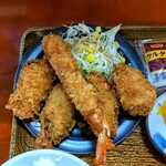 お食事処 二代目 川島ジャンボ - カキフライとエビフライ