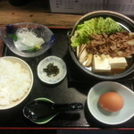 Nasunohana - 日替わり定食！すき焼き、いか刺身、ご飯、漬物800円