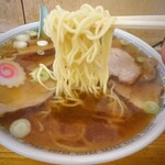 中華ソバ　坂本 - スープをたっぷりまとった麺