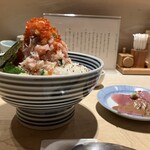 日本橋海鮮丼 つじ半 - 盛り具合