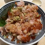 日本橋海鮮丼 つじ半 - 慣らしてから醤油を。