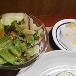 キッチン ブルー グローブ - サラダ、お新香のアップ